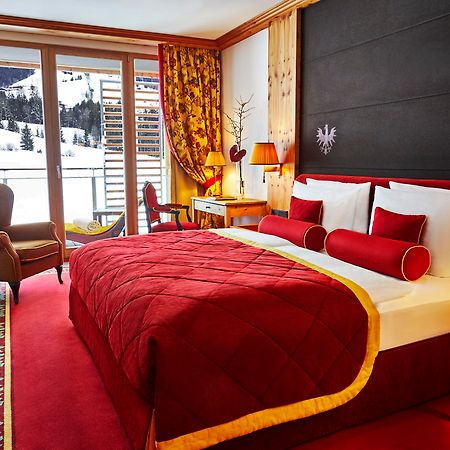 Kempinski Hotel Das Tirol Γιόχμπεργκ Εξωτερικό φωτογραφία A room at the Hotel de Crillon